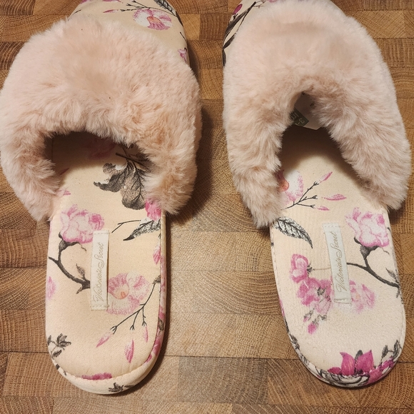 Victoria's Secret house slippers Size Large Pink Floral with fluffy pouf - Picture 6 of 16